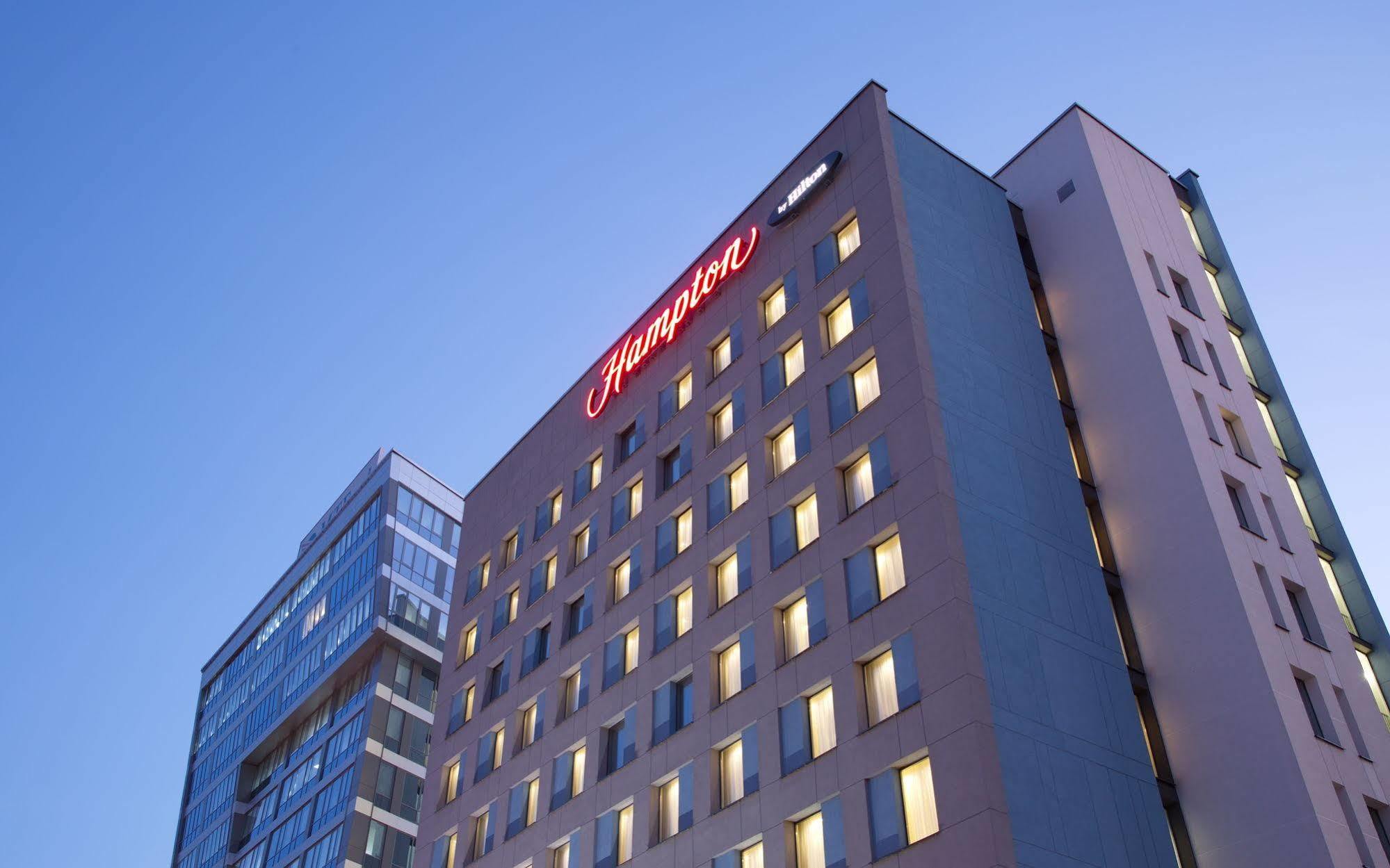 Hampton By Hilton Minsk City Centre Buitenkant foto